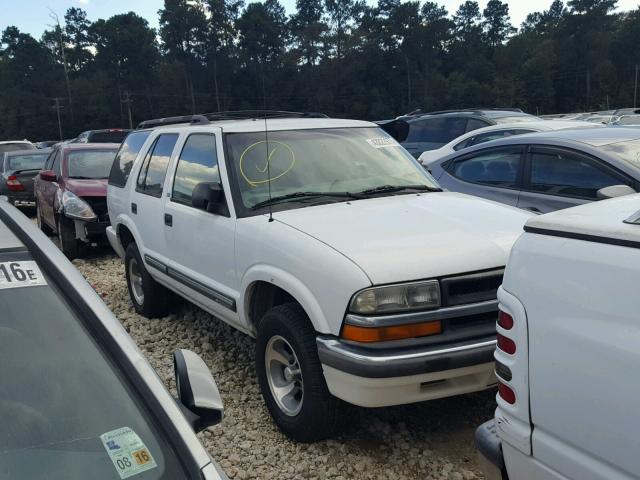 1GNCS13W712137527 - 2001 CHEVROLET BLAZER WHITE photo 1