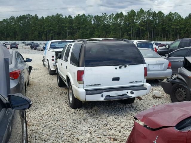 1GNCS13W712137527 - 2001 CHEVROLET BLAZER WHITE photo 3