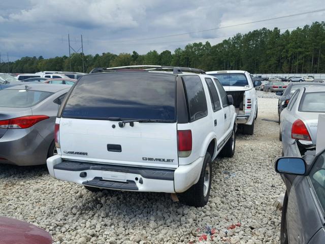 1GNCS13W712137527 - 2001 CHEVROLET BLAZER WHITE photo 4