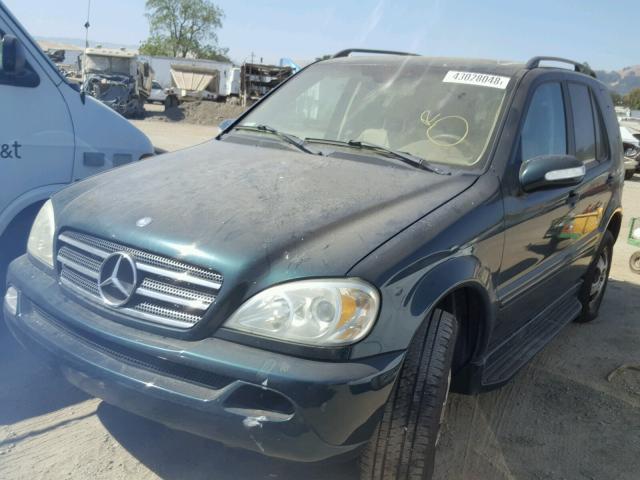 4JGAB54E52A331540 - 2002 MERCEDES-BENZ ML 320 GREEN photo 2