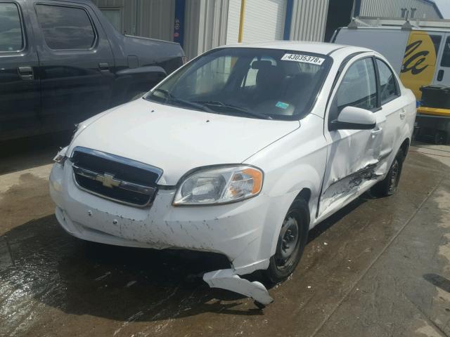 KL1TD5DE7AB106186 - 2010 CHEVROLET AVEO LS WHITE photo 2