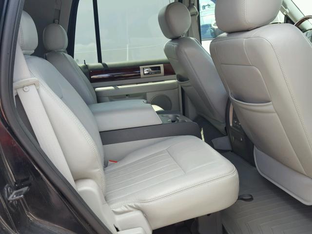 5LMFU285X5LJ00793 - 2005 LINCOLN NAVIGATOR BLACK photo 6