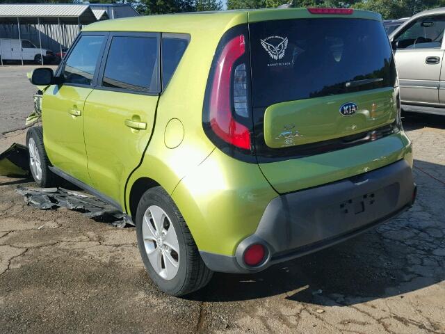 KNDJN2A23F7798673 - 2015 KIA SOUL GREEN photo 3