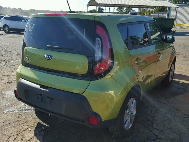 KNDJN2A23F7798673 - 2015 KIA SOUL GREEN photo 4