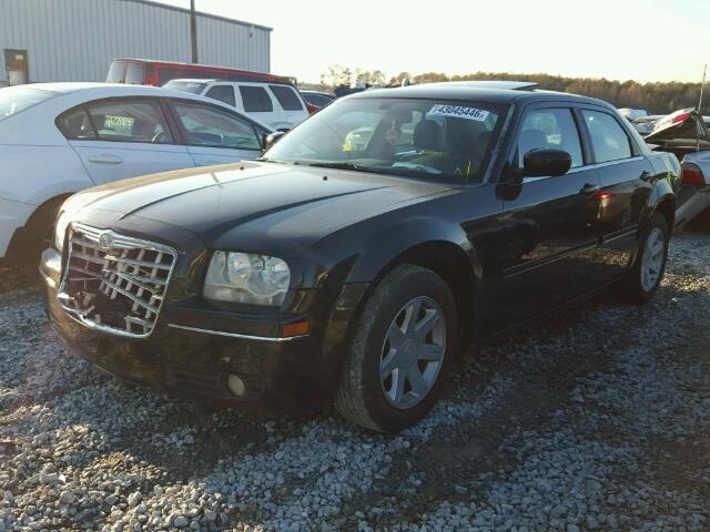 2C3JA53G05H632088 - 2005 CHRYSLER 300 TOURIN BLACK photo 2