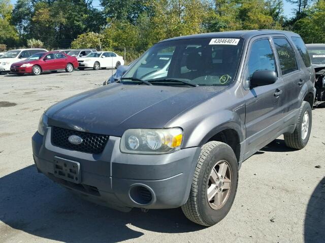 1FMYU92Z95KB27327 - 2005 FORD ESCAPE XLS GRAY photo 2