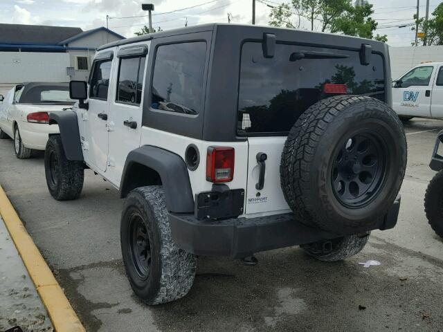 1C4BJWDG6FL555400 - 2015 JEEP WRANGLER U WHITE photo 3
