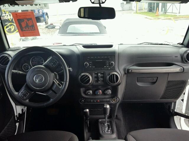 1C4BJWDG6FL555400 - 2015 JEEP WRANGLER U WHITE photo 9