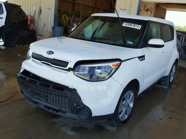 KNDJN2A24G7271047 - 2016 KIA SOUL WHITE photo 2