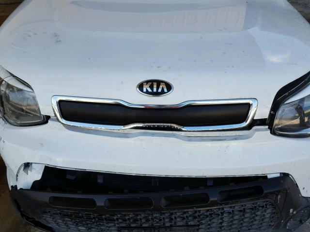 KNDJN2A24G7271047 - 2016 KIA SOUL WHITE photo 7