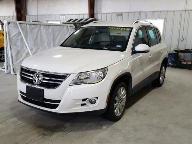 WVGBV75NX9W002920 - 2009 VOLKSWAGEN TIGUAN SE WHITE photo 2