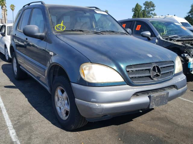 4JGAB54EXWA015699 - 1998 MERCEDES-BENZ ML 320 GREEN photo 1