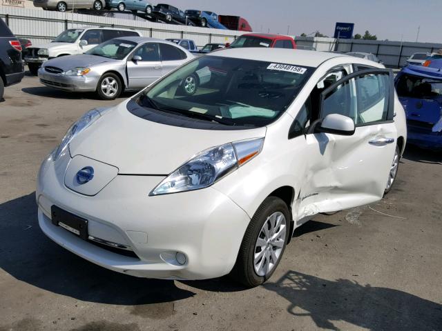 1N4BZ0CP1HC300072 - 2017 NISSAN LEAF S WHITE photo 2