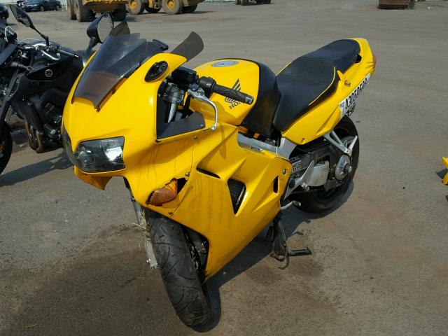 JH2RC4608YM200262 - 2000 HONDA VFR800 F1 YELLOW photo 2