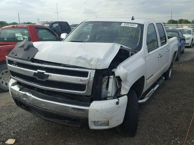 2GCEK13MX71531452 - 2007 CHEVROLET SILVERADO WHITE photo 2