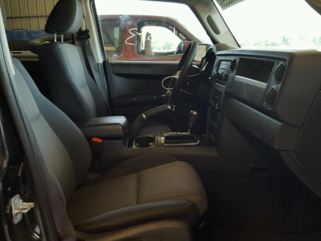 1J4RH4GK3AC106970 - 2010 JEEP COMMANDER BLACK photo 5