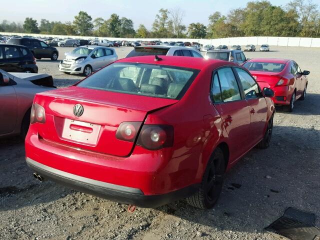 3VWRZ71K58M102938 - 2008 VOLKSWAGEN JETTA RED photo 4