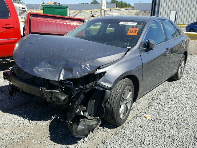 4T1BF1FK7HU268629 - 2017 TOYOTA CAMRY LE 石墨色 照片 2