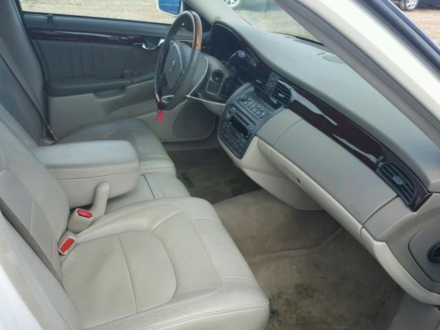 1G6KE57Y84U222421 - 2004 CADILLAC DEVILLE DH WHITE photo 5