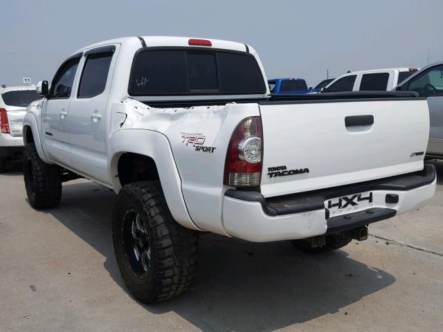 5TFLU4EN7DX074316 - 2013 TOYOTA TACOMA DOU თეთრი ფოტო 3