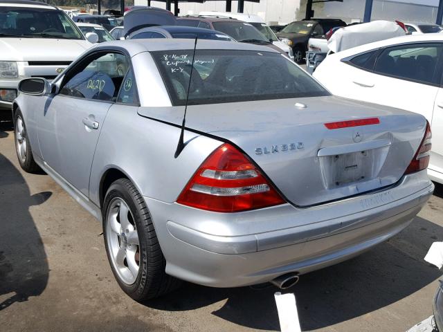 WDBKK65F21F204086 - 2001 MERCEDES-BENZ SLK 320 SILVER photo 3