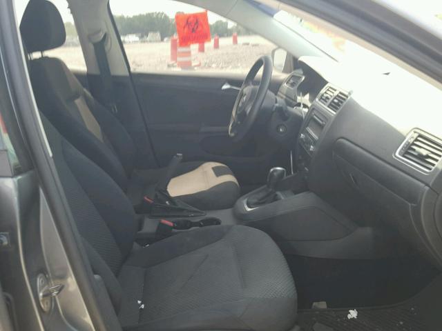 3VW2K7AJ2BM392737 - 2011 VOLKSWAGEN JETTA BASE 灰色 照片 5