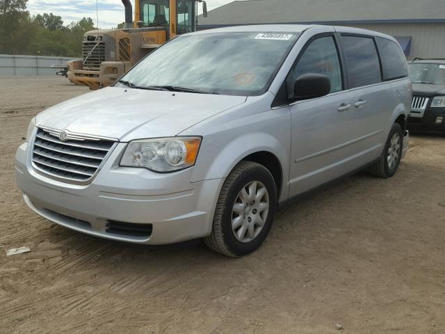 2A8HR44E99R656862 - 2009 CHRYSLER TOWN & COU SILVER photo 2