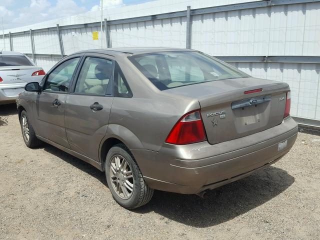 1FAFP34N15W167815 - 2005 FORD FOCUS ZX4 GOLD photo 3