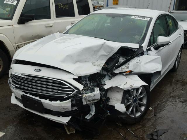 3FA6P0HD2HR372356 - 2017 FORD FUSION SE WHITE photo 2