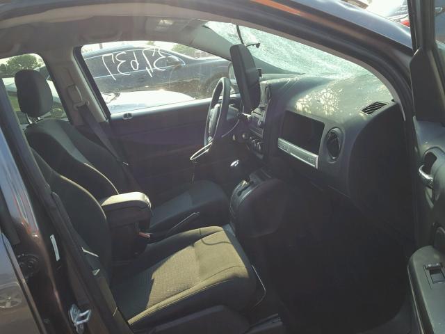 1C4NJDBBXGD635920 - 2016 JEEP COMPASS SP 灰色 照片 5