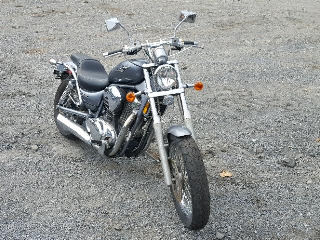 JS1VX51L052100354 - 2005 SUZUKI VS1400 GLP GRAY photo 1