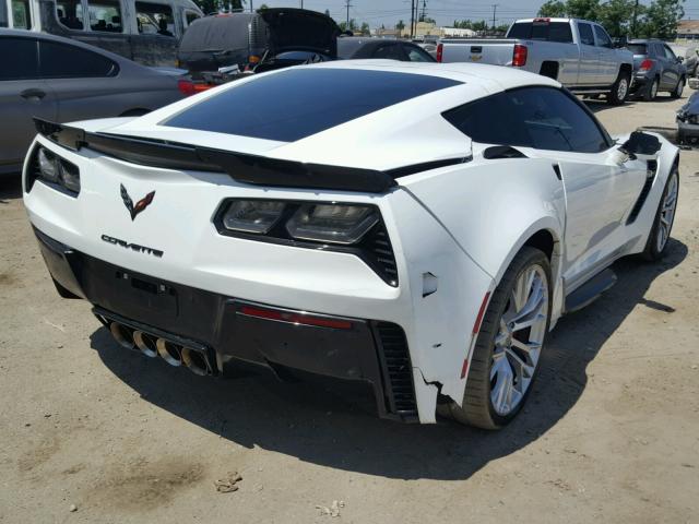 1G1YS2D60H5601570 - 2017 CHEVROLET CORVETTE Z WHITE photo 4