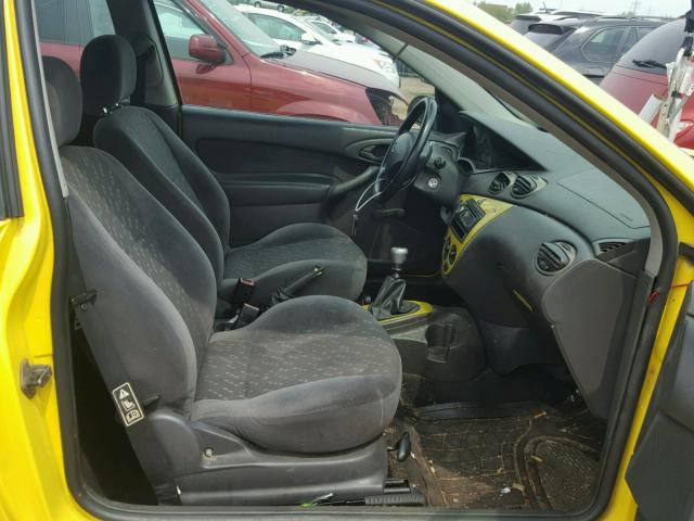 3FAFP31342R178356 - 2002 FORD FOCUS ZX3 YELLOW photo 5