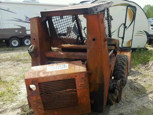 1267503 - 1985 CASE SKIDLOADER ORANGE photo 4