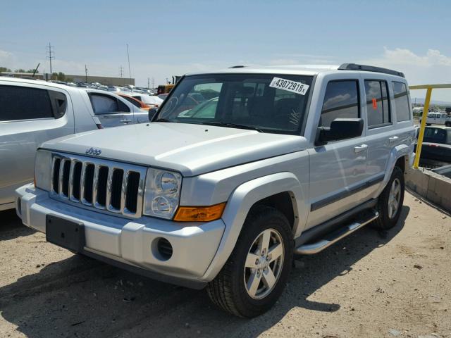 1J8HG48KX7C611683 - 2007 JEEP COMMANDER SILVER photo 2