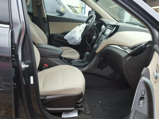 5XYZU3LB7HG424436 - 2017 HYUNDAI SANTA FE S GRAY photo 5