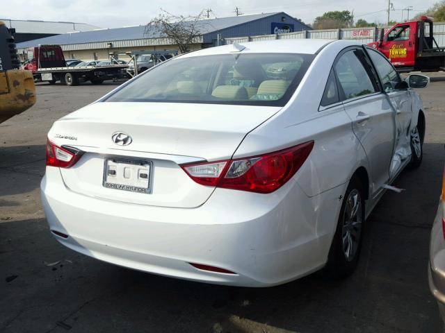 5NPEB4AC1DH570694 - 2013 HYUNDAI SONATA GLS WHITE photo 4