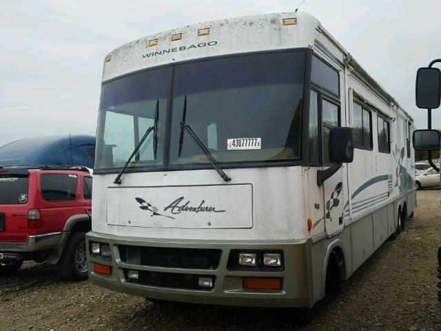 3FCMF53G6VJA25495 - 1998 WINNEBAGO MOTORHOME WHITE photo 2