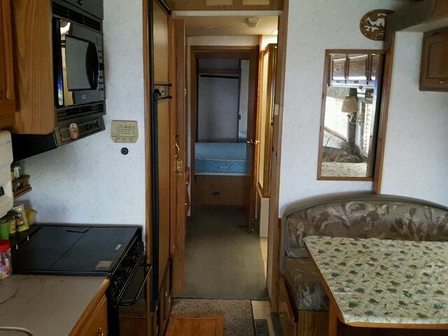 3FCMF53G6VJA25495 - 1998 WINNEBAGO MOTORHOME WHITE photo 6