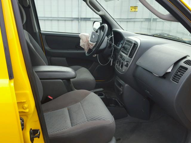 1FMYU93163KC97943 - 2003 FORD ESCAPE YELLOW photo 5