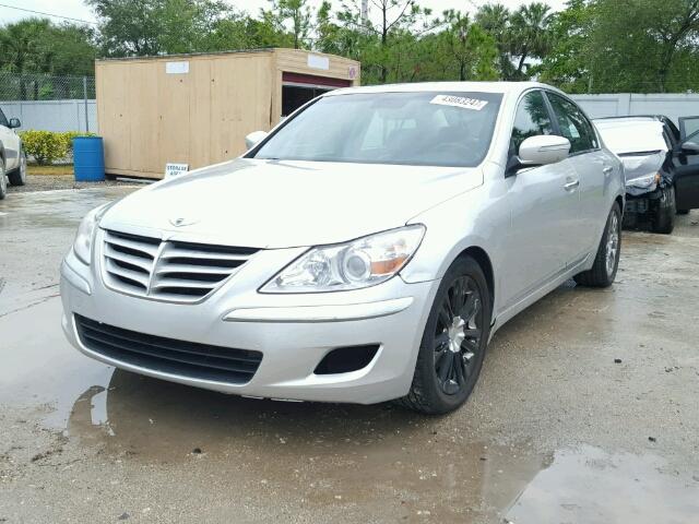 KMHGC4DF6AU073021 - 2010 HYUNDAI GENESIS 4. SILVER photo 2