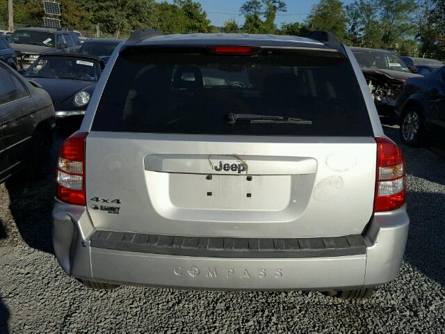 1J8FF47W37D594590 - 2007 JEEP COMPASS SILVER photo 9