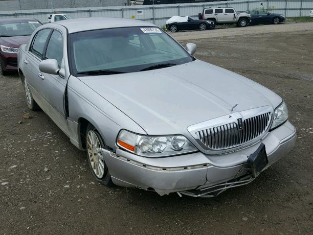 1LNHM81WX4Y676984 - 2004 LINCOLN TOWN CAR E SILVER photo 1