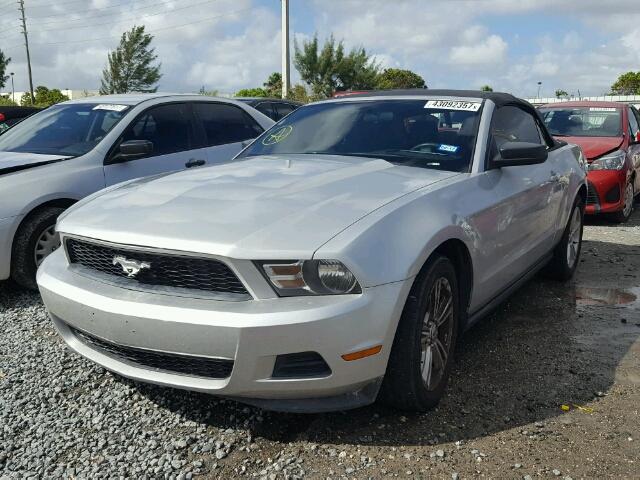 1ZVBP8EM9C5263901 - 2012 FORD MUSTANG SILVER photo 2