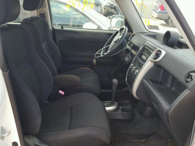 JTLKT324964040164 - 2006 TOYOTA SCION XB Weiß Foto 5