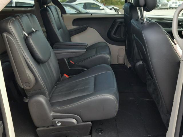 2C4RC1CG2GR302810 - 2016 CHRYSLER TOWN & COU BLUE photo 6