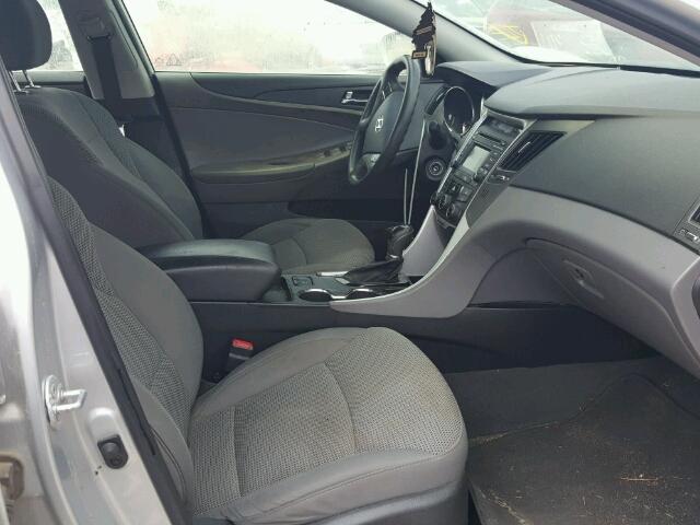 5NPEB4AC7EH916720 - 2014 HYUNDAI SONATA SILVER photo 5