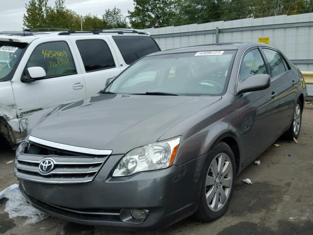 4T1BK36B95U028744 - 2005 TOYOTA AVALON GRAY photo 2