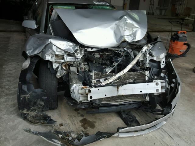 1G1ZC5E10BF366711 - 2011 CHEVROLET MALIBU 1LT ნაცრისფერი ფოტო 9