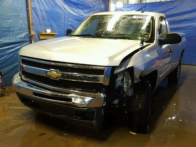 1GCPKSEA5AZ290142 - 2010 CHEVROLET SILVERADO SILVER photo 2